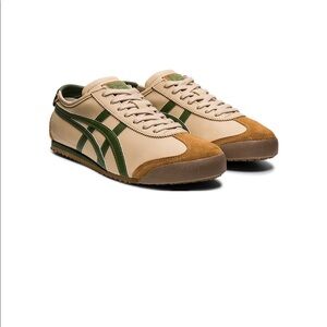 These are brand new, never worn, come with the box! Selling as they don’t fit